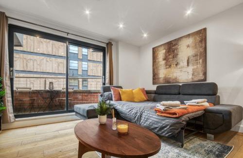 St Luke's Apartment | A Vibrant 2 Bed & 2 Bath in Old Street ZONE 1