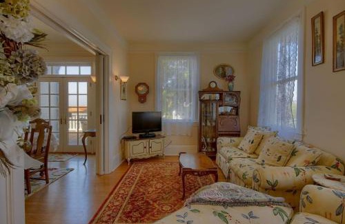 San Simeon House | A Victorian Lightkeepers House by the Sea