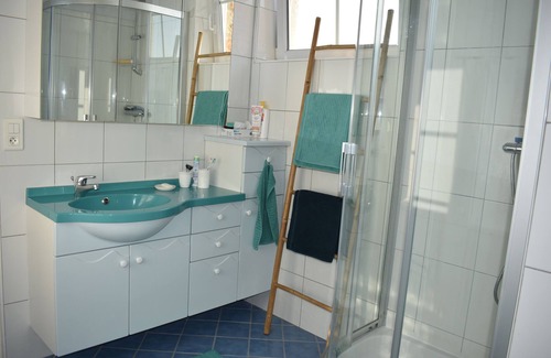 Donville-les-Bains Villa | A villa just steps from the beach.