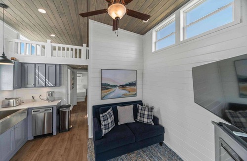 Fredericksburg Cottage | A Walk In The Clouds - 224