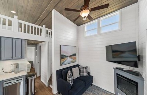 Fredericksburg Cottage | A Walk In The Clouds - 224