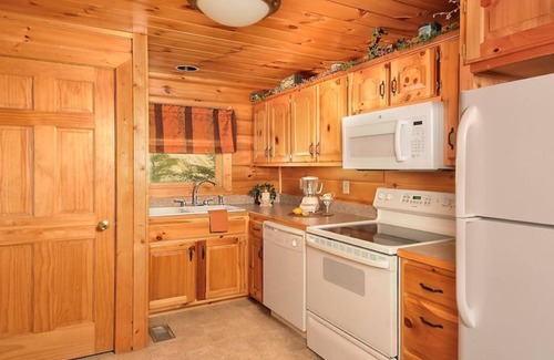 Gatlinburg - Pigeon Forge Cabin | A Walk In The Clouds. View the sun rise and set from any spot on both deck!