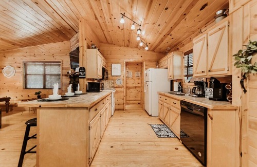 Broken Bow Cabin | A Walk in the Woods, the perfect secluded getaway!
