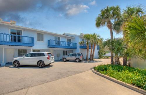 Jacksonville Beach Apartment | A Wave From It All Oceanview 2Nd Level Patio
