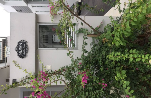 Johor Bahru House | A well-decorated 3-storey house near Malaysia-Singapore border checkpoint.