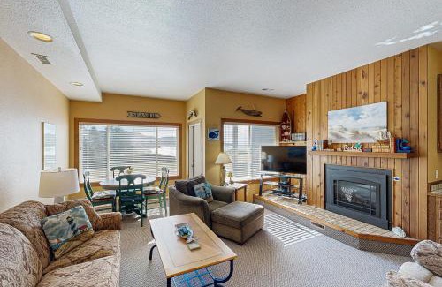 Depoe Bay Apartment | A Whale's Walk - Mariner 2