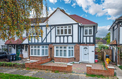 Merton House | A wonderful and spacious house in a charming road