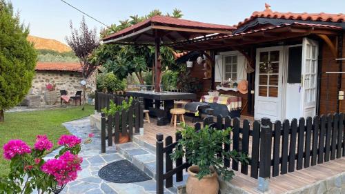 Avgonyma House | A wooden house in Kardamyla
