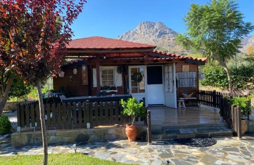 Avgonyma House | A wooden house in Kardamyla