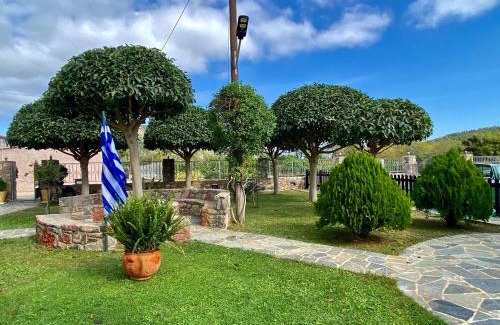 Avgonyma House | A wooden house in Kardamyla