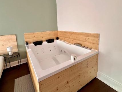 Haussonville-Blandan-Mon Desert-Saurupt Apartment | A0 Grand Appartement, Jaccuzi, et extérieur Thermal Artem à 200m