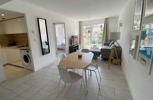 Carnot Apartment | A022 Chic apartment with balcony and parking