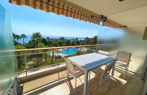 Vallauris Apartment | A085-Splendide appartement refait neuf avec vue mer
