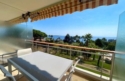 Vallauris Apartment | A085-Splendide appartement refait neuf avec vue mer