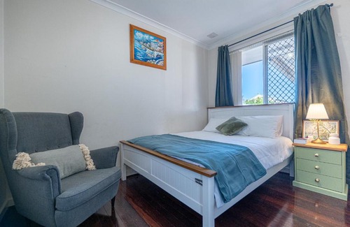 Ascot House | A1 Airport Haven - Quick Access, Comfy & Free Parking