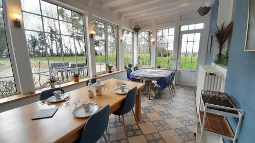 Villers-les-Ormes House | A1 chambre double au domaine de Treuillaud avec piscine