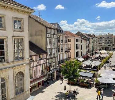 Chalons-en-Champagne Apartment | A1 Champagne Loft - 105 m2 6 personnes - Place de la République - Châlons en Champagne