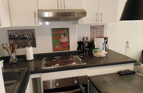 Las Rejas Apartment | A10 Cozy, Perfect spot, up to 3 pax, Subway at the front door