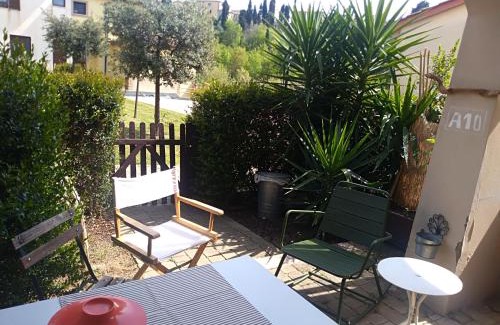 Guardistallo Apartment | A10 nel borgo- con giardino vista mare