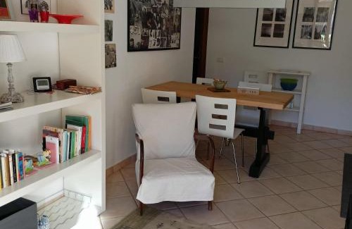 Guardistallo Apartment | A10 nel borgo- con giardino vista mare