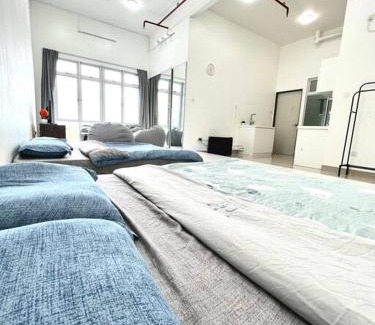 Tebrau Apartment | A1501 manhattan Austin 3Queen BED Netflix By STAY
