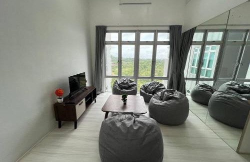 Tebrau Apartment | A1501 manhattan Austin 3Queen BED Netflix By STAY