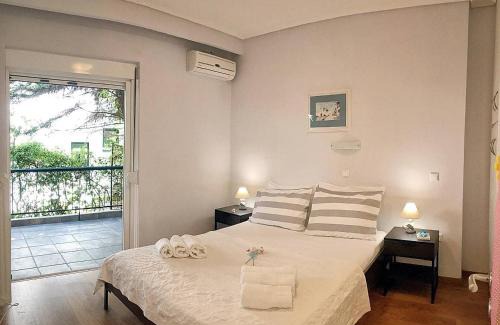 Vouliagmeni Apartment | A2 Cute Vouliagmeni Apt in a Unique Spot