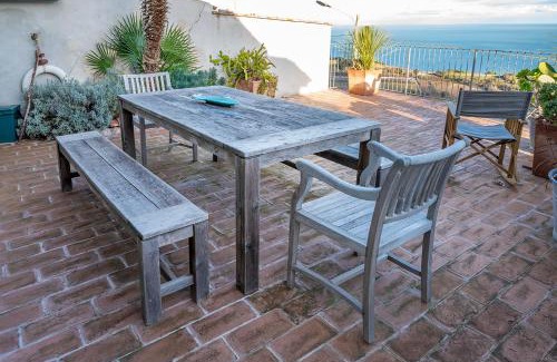 Poggio Apartment | A26 - Poggio, cielo-terra con vista mare mozzafiato