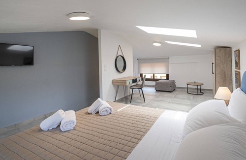 Fourka Apartment | A3 Penelope Luxury Suites by Travel Pro Services