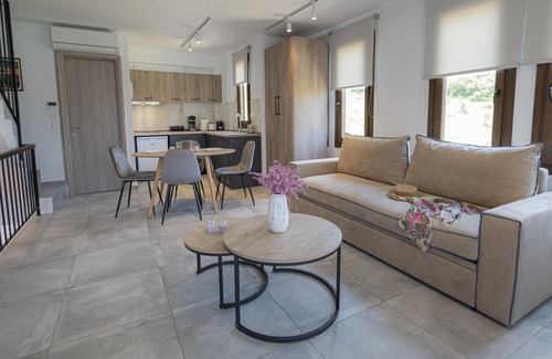 Fourka Apartment | A3 Penelope Luxury Suites by Travel Pro Services