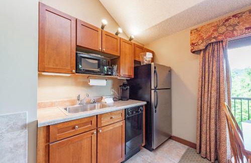 Thayerville Apartment | A313 Studio & Loft Lake View
