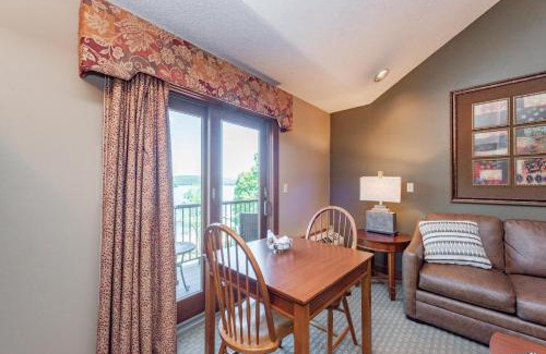Thayerville Apartment | A313 Studio & Loft Lake View