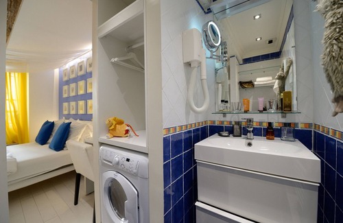 3rd Arrondissement Apartment | A3DG Blue cheese