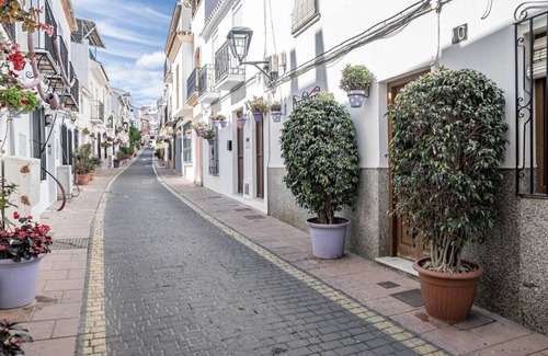 Historic Center of Estepona Apartment | A5- Seaclub suites by Roomservices