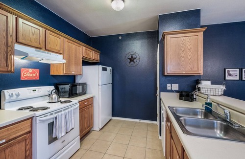 Medical Center District Apartment | AA3 10% OFF! Mins to Methodist & Medical Center