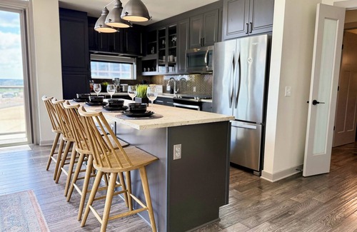 Uptown Apartment | AAC Stars, Mavs, Dallas, TX/free parking