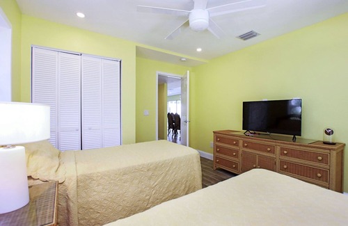 Saint James City House | Aaliyah`s and Amina`s Tropical Retreat - Pine Island St James City Florida