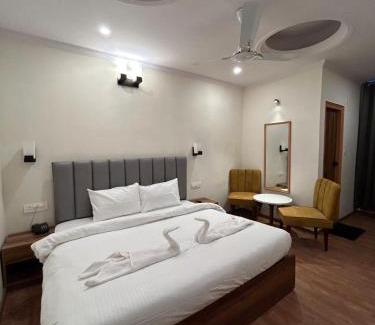 Tallital Hotel | Aamod Feather Touch - Nainital