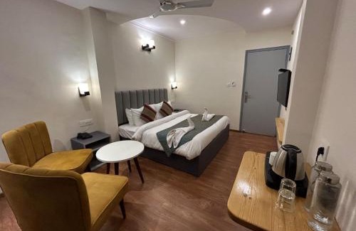 Tallital Hotel | Aamod Feather Touch - Nainital