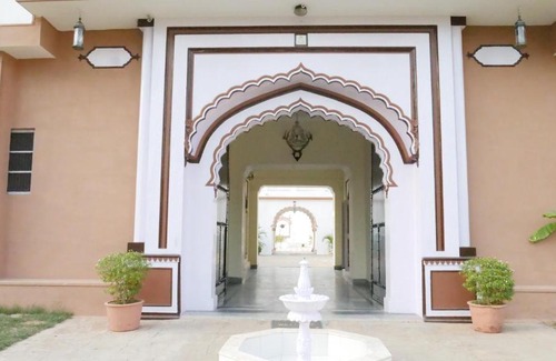 Babugarh Resort | Aamod Mud Fort Kuchesar