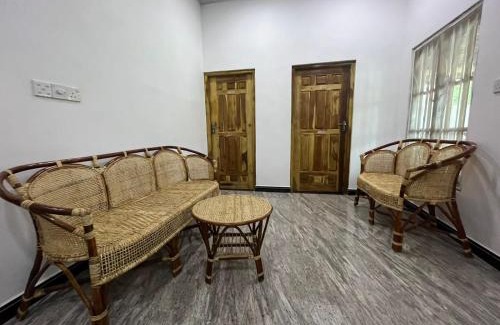 Uppuveli House | Aara Holiday Home