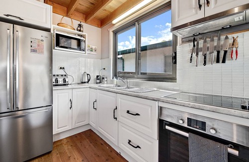 Jindabyne House | Aarlaur 2 - Charming 2BR Rustic Home l Bath l Fire Pit l WiFi Air-Con