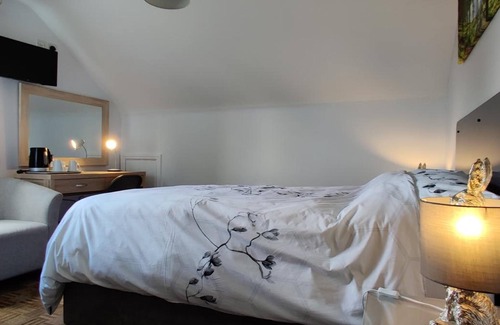 Leicester House | Aaron Lodge Guest House