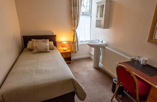 Seaton Carew House | Aarondale Guest House