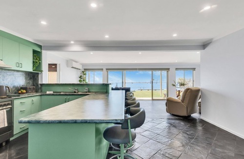 Mulwala House | Aaroona Lakefront - lake Mulwala views and waterfront property