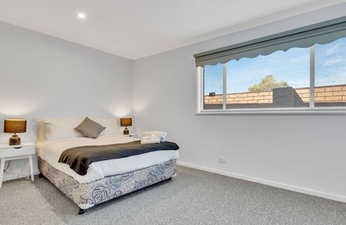 Mulwala House | Aaroona Lakefront - lake Mulwala views and waterfront property