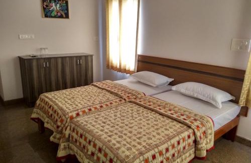 Vijayanagar 1st Stage House | Aashraya Homestay