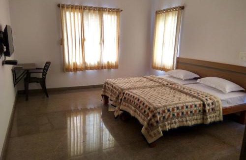 Vijayanagar 1st Stage House | Aashraya Homestay
