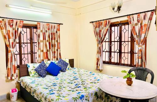 Tala Apartment | Aastha Apartment with 2 bedroom,Antique Furniture, AC and Kitchen