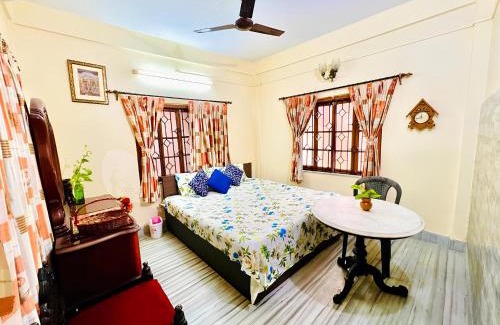 Tala Apartment | Aastha Apartment with 2 bedroom,Antique Furniture, AC and Kitchen
